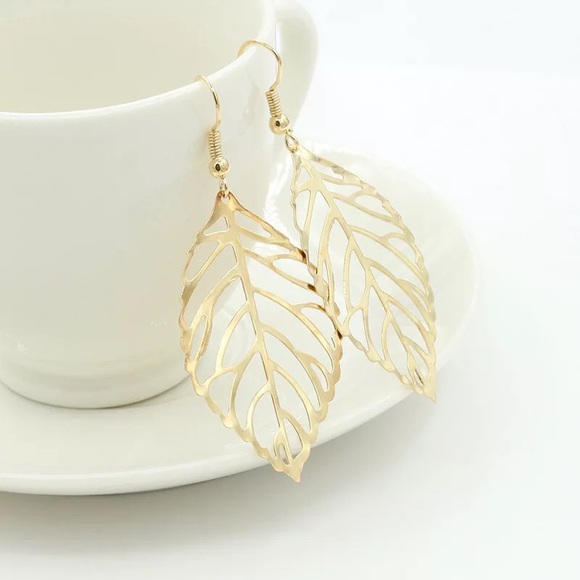 SET Gold or Silver Leaf Necklace - Picture 6 of 6